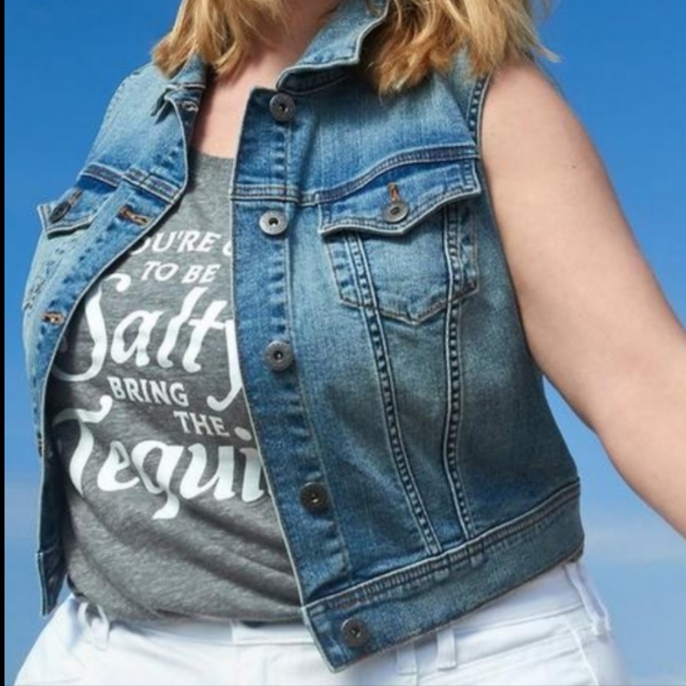 Torrid Medium Wash Denim Cropped Vest Plus Size 4X NWT
